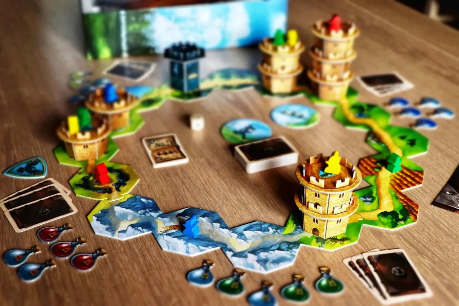 Capstone Games Wandering Towers Brettspiel Zauberer