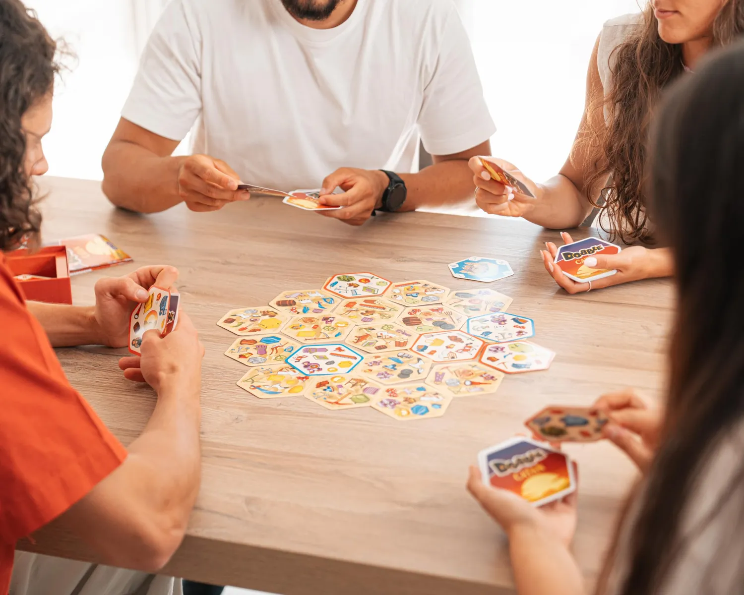 Asmodee Dobble Catan Kartenspiel Deutsch Familienspiel ab 8