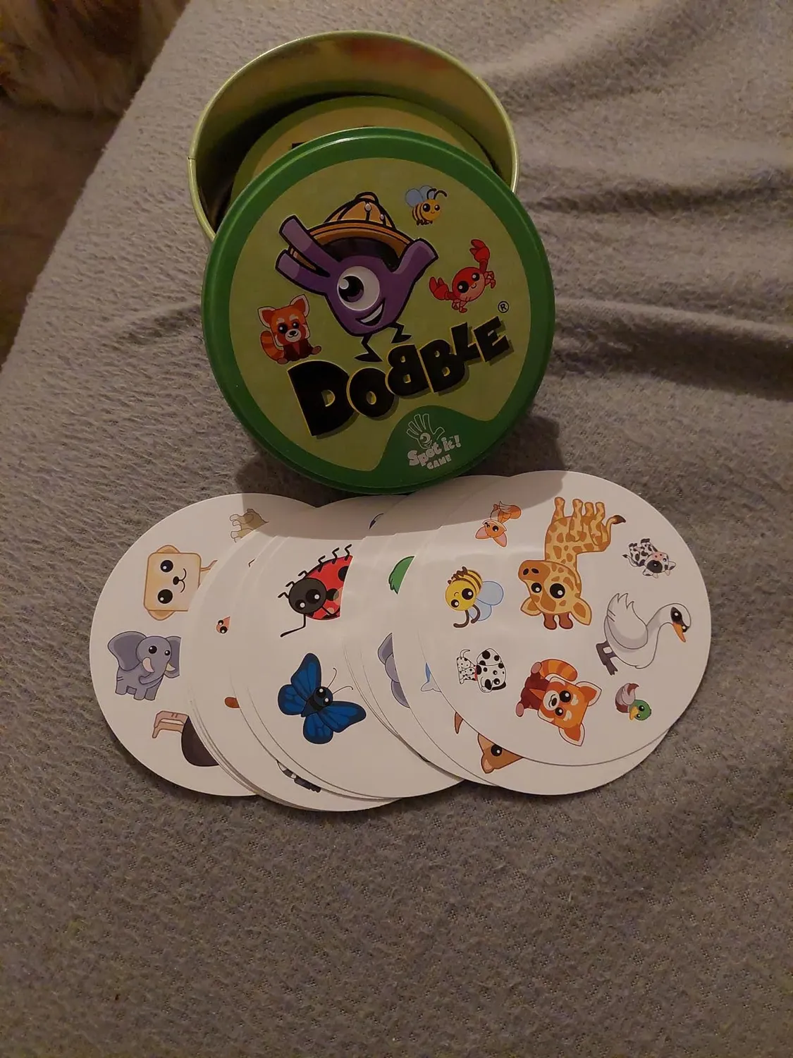 Asmodee Dobble Kids Kartenspiel Eco-Sleeves Tiermotive
