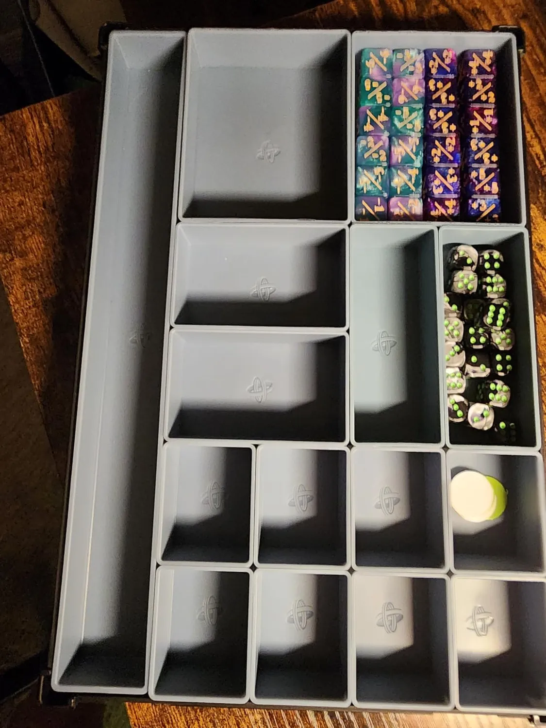Gamegenic Token Silo XL Aufbewahrung Schwarz 15 Fächer