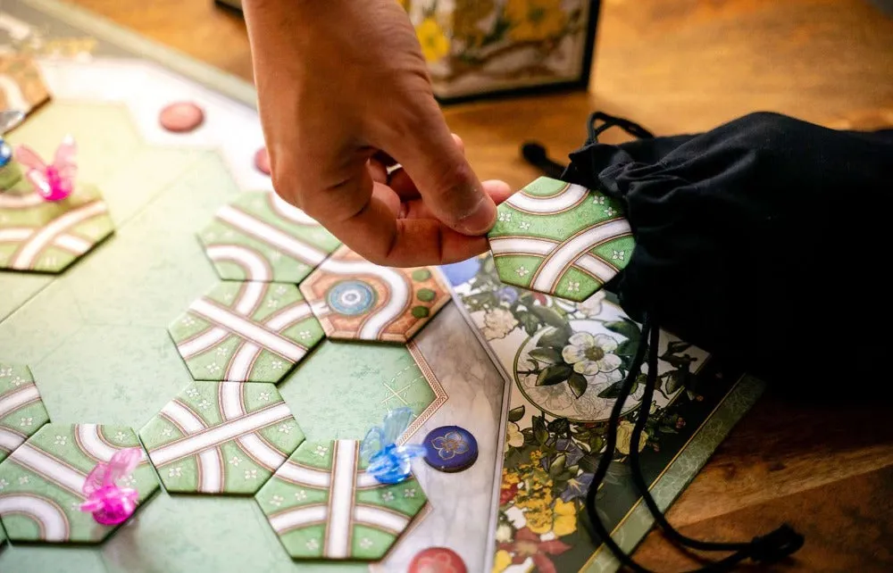 Capstone Games Butterfly Garden Brettspiel mit Mini-Erweiterung