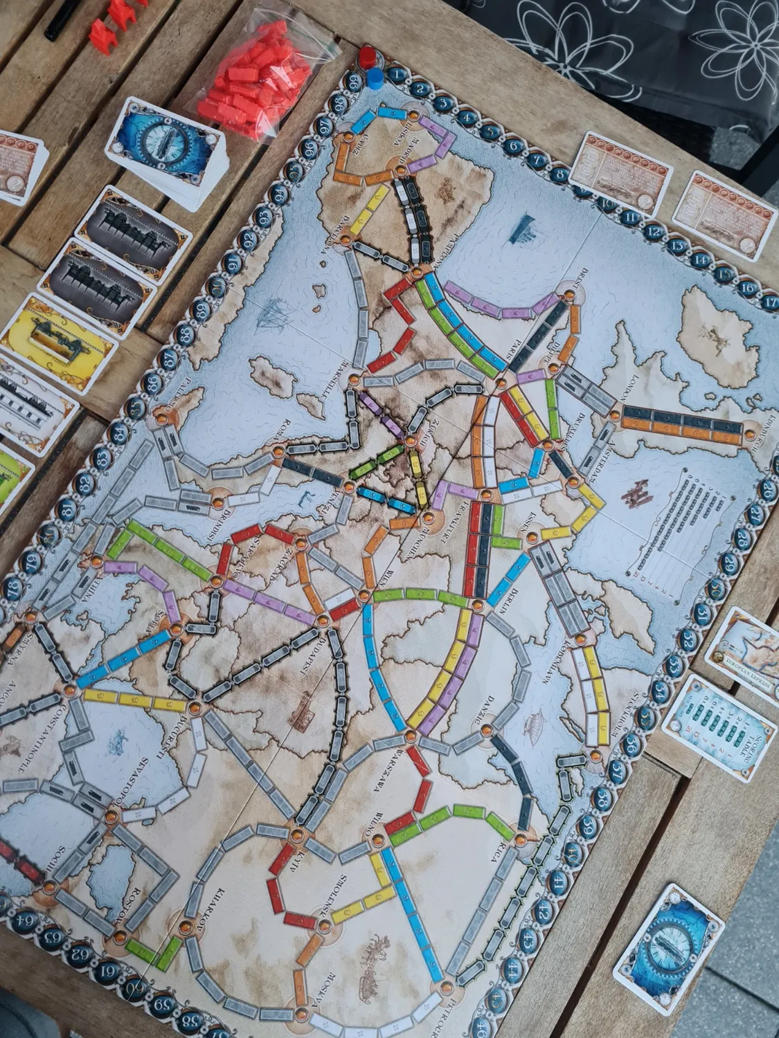 Zug um Zug Europa Grundspiel Brettspiel 2-5 Spieler Bahnhof