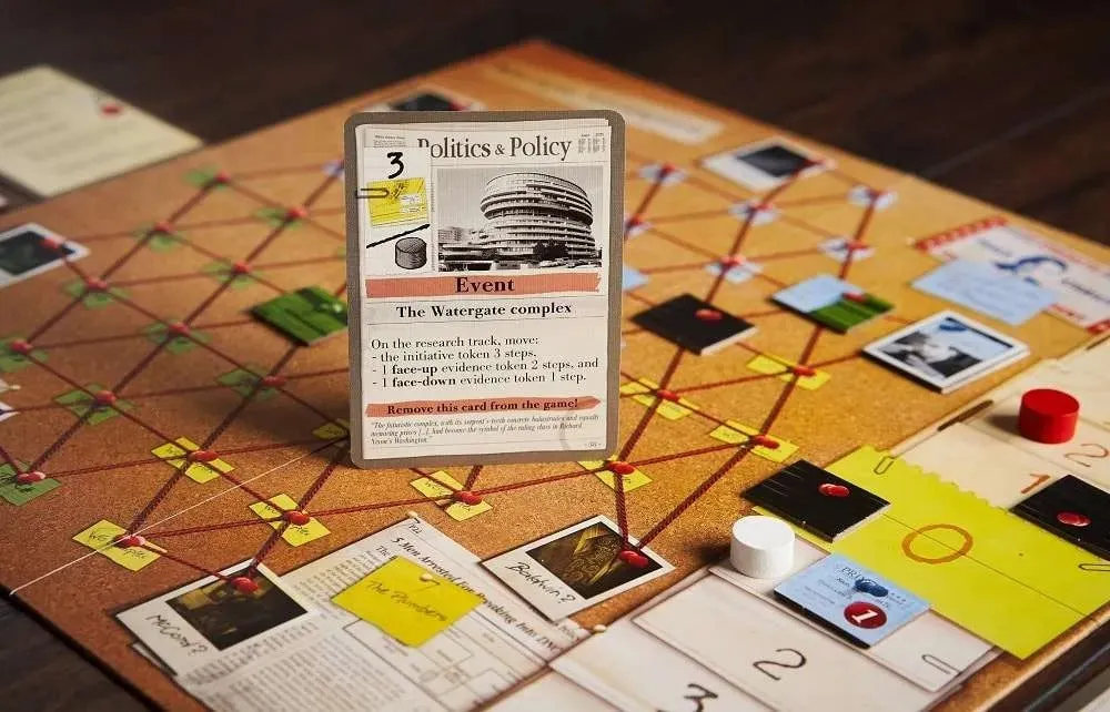 Capstone Games Watergate Brettspiel 2 Spieler