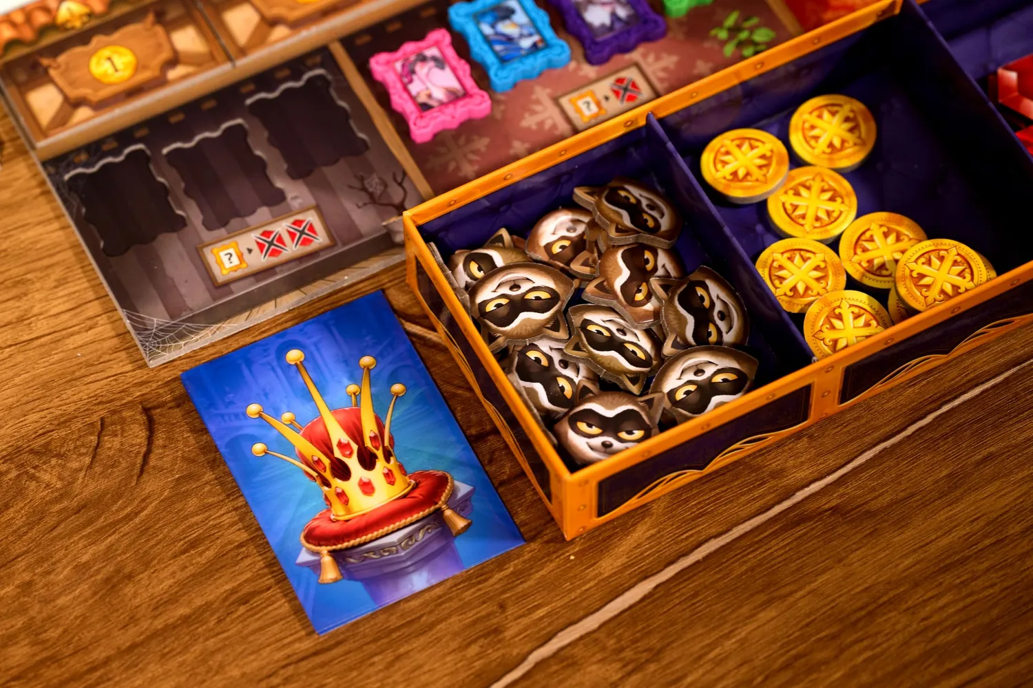 Asmodee Für die Krone Familienspiel Deutsch
