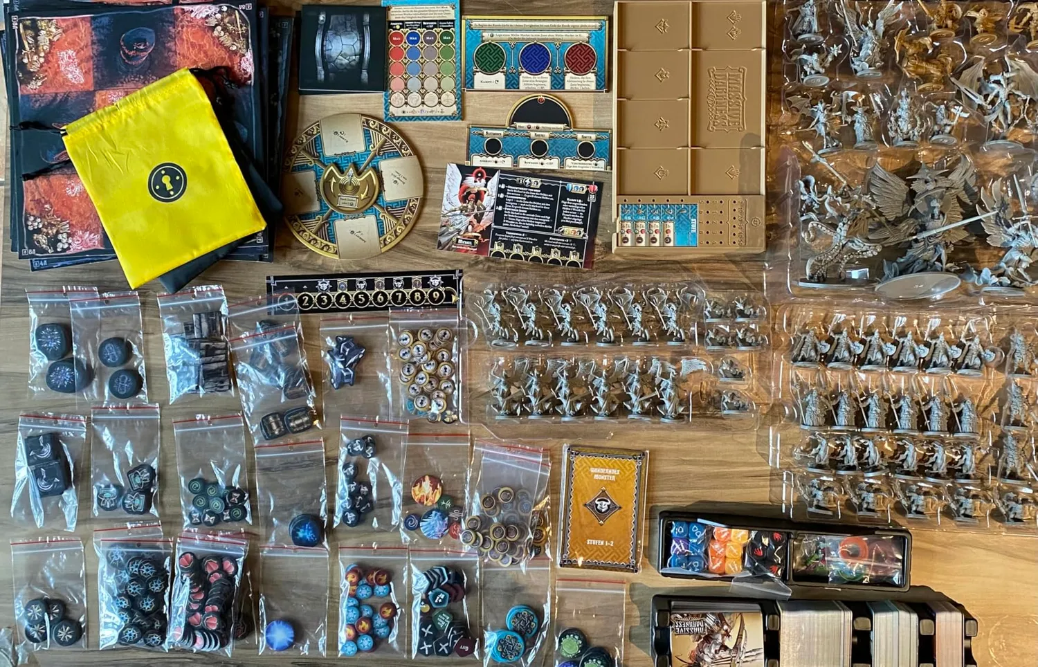 CMON Massive Darkness 2 Höllenschlund Grundspiel Deutsch