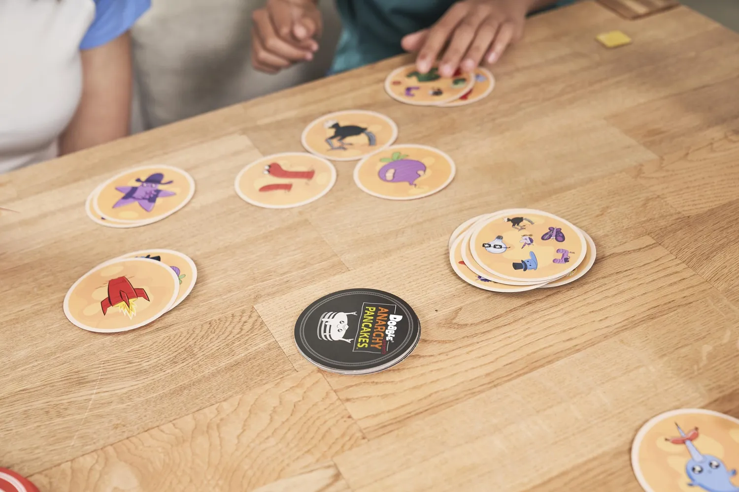 Asmodee Dobble Anarchy Pancakes Kartenspiel 2-6 Spieler