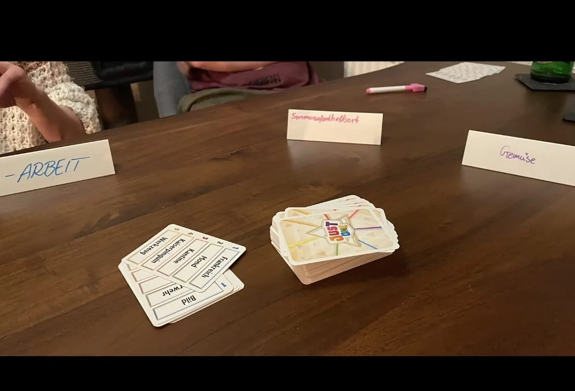 Asmodee Just One Grundspiel 2018 Partyspiel kooperativ
