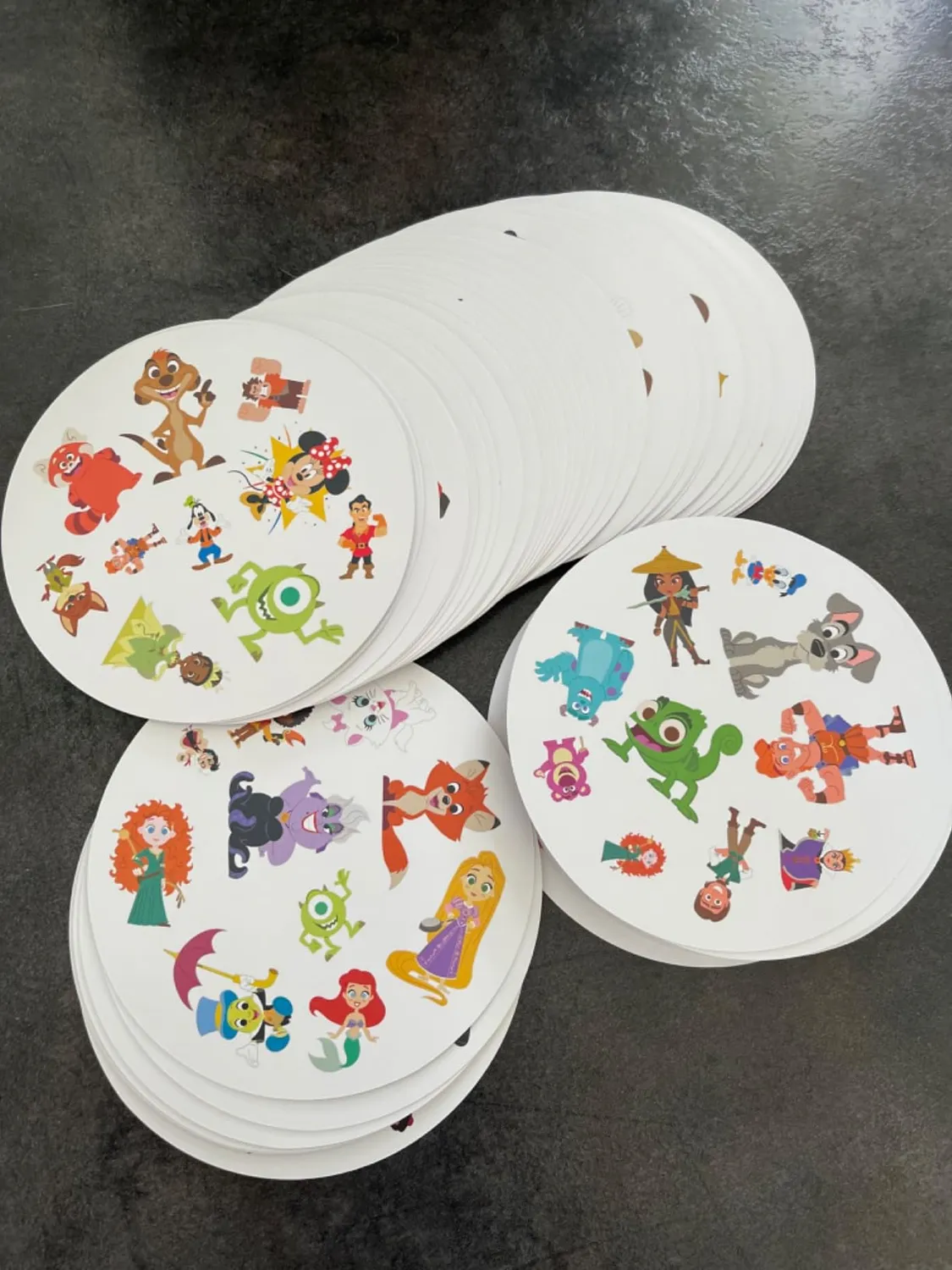 Dobble Disney Kartenspiel Familienspiel 2-8 Spieler