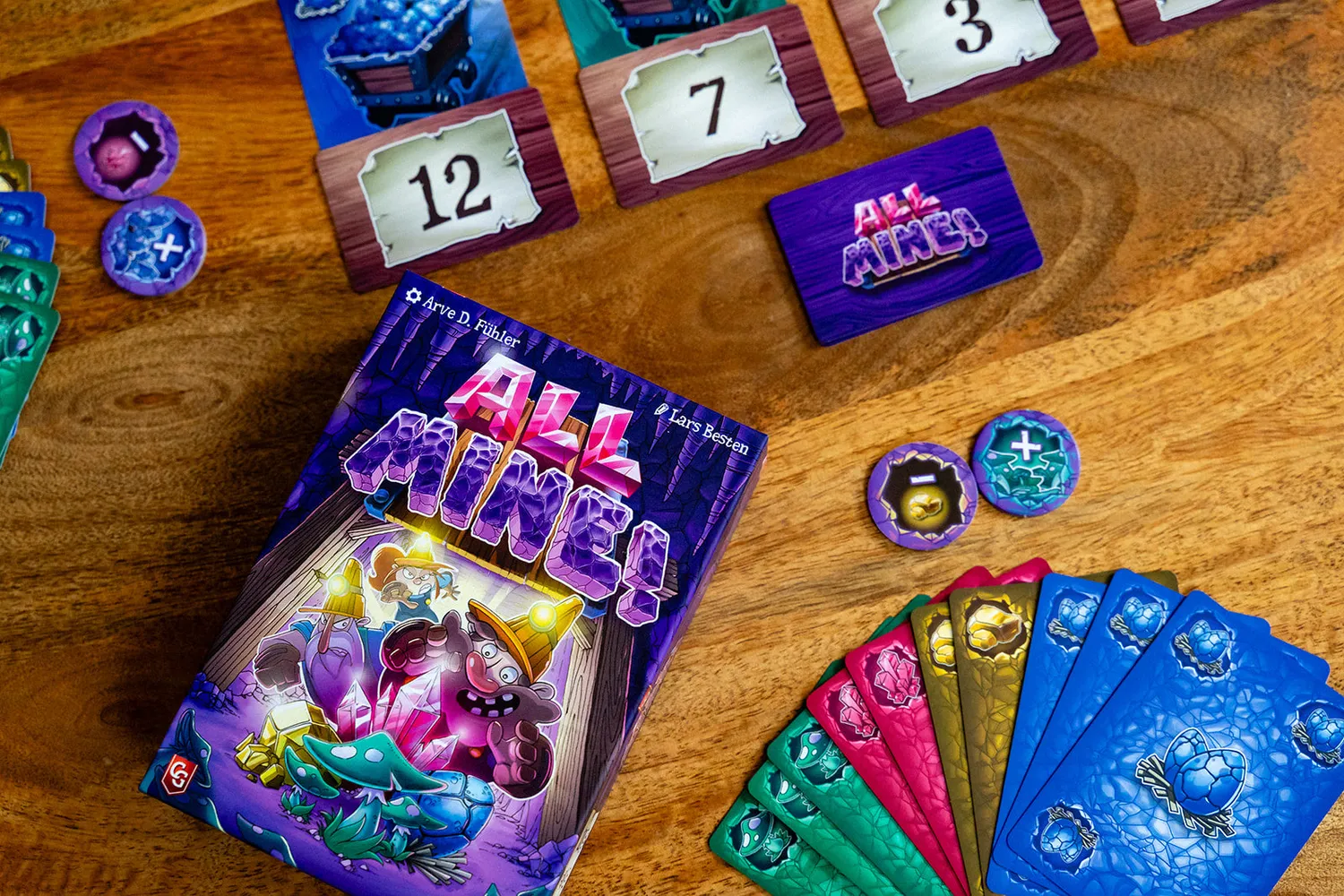 Capstone Games All Mine Stichspiel Kartenspiel mit Farb-Tipp