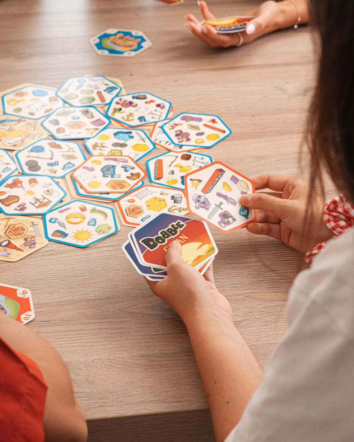 Asmodee Dobble Catan Kartenspiel Deutsch Familienspiel ab 8