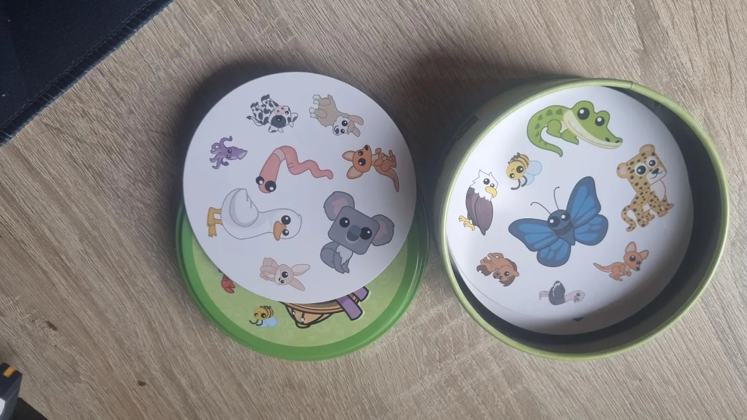 Asmodee Dobble Kids Kartenspiel Eco-Sleeves Tiermotive