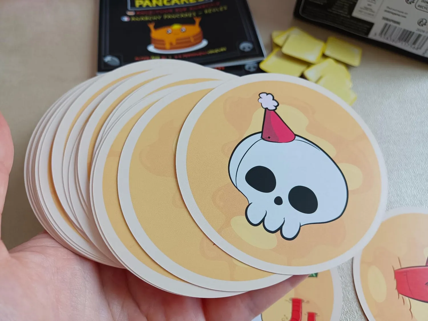 Asmodee Dobble Anarchy Pancakes Kartenspiel 2-6 Spieler