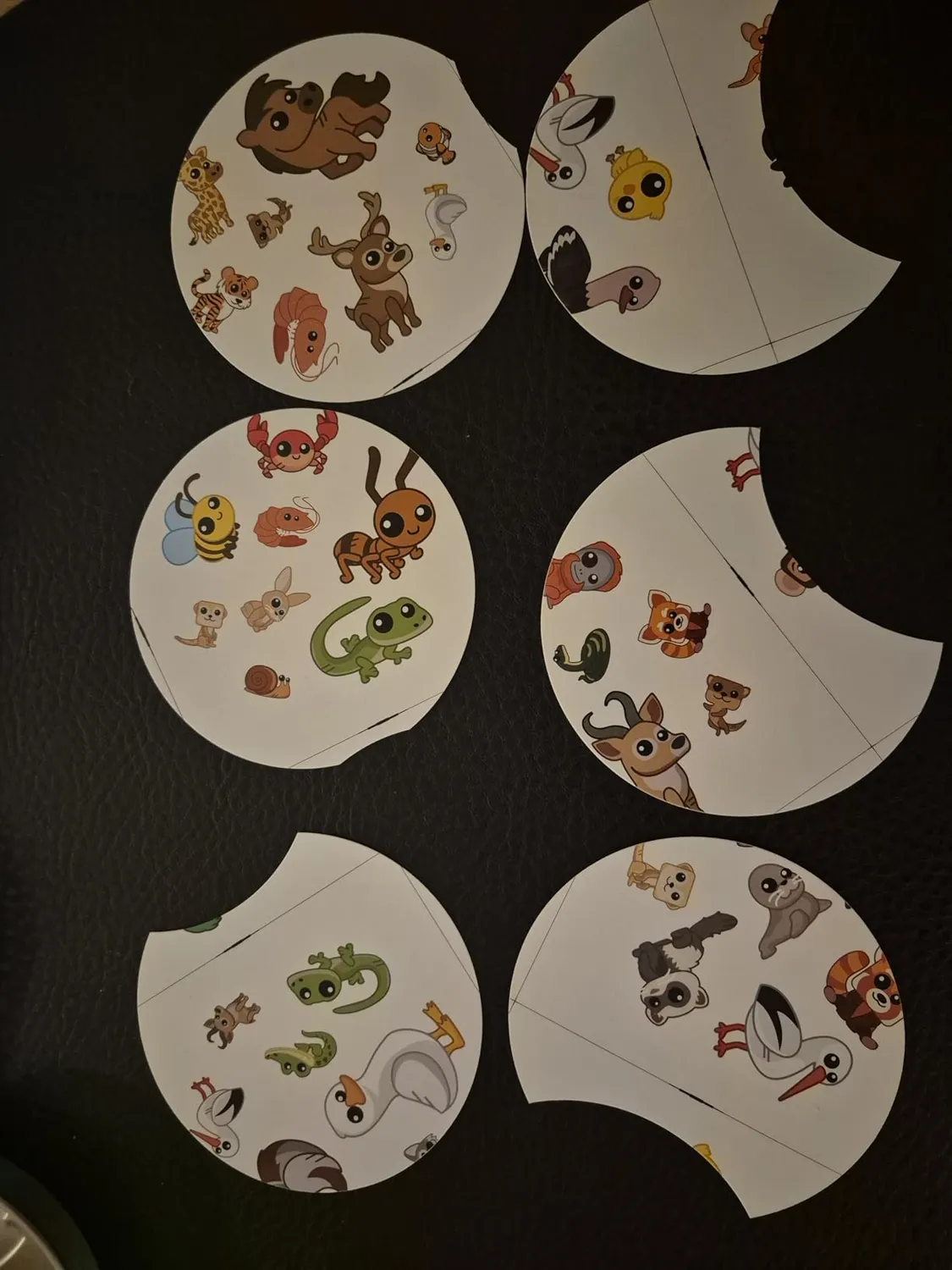 Asmodee Dobble Kids Kartenspiel Eco-Sleeves Tiermotive
