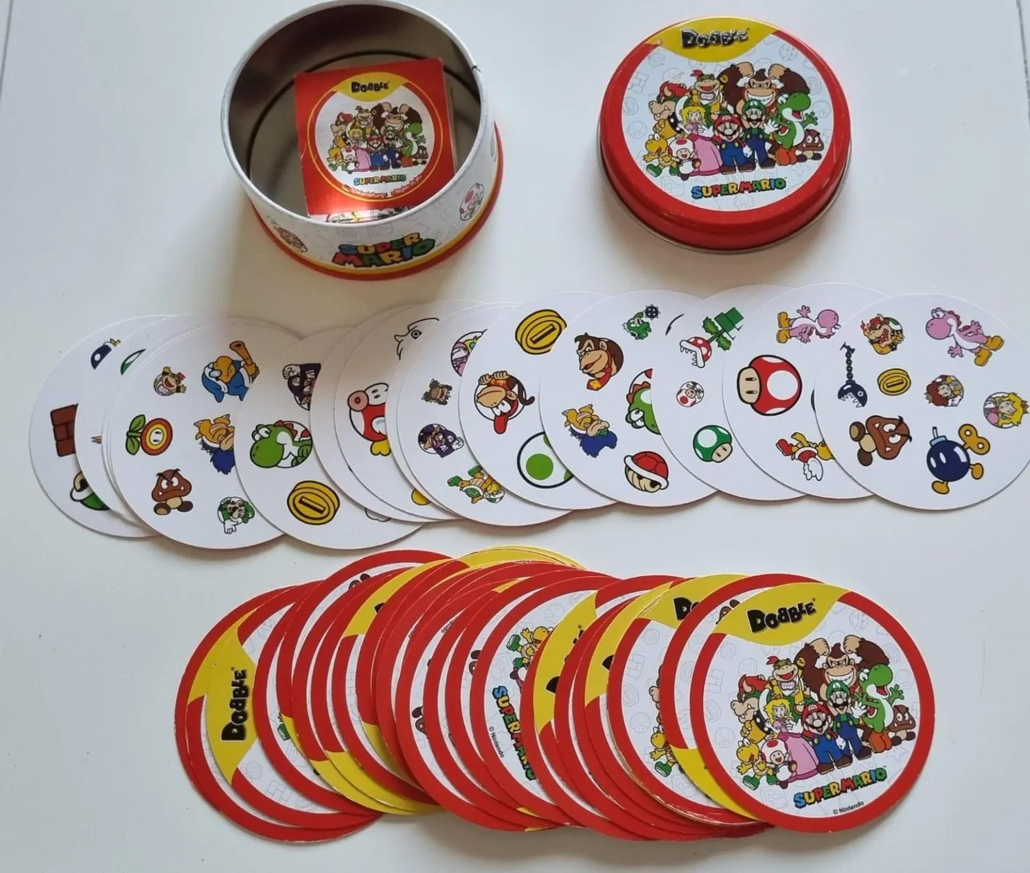 Asmodee Dobble Super Mario Kartenspiel Blechdose
