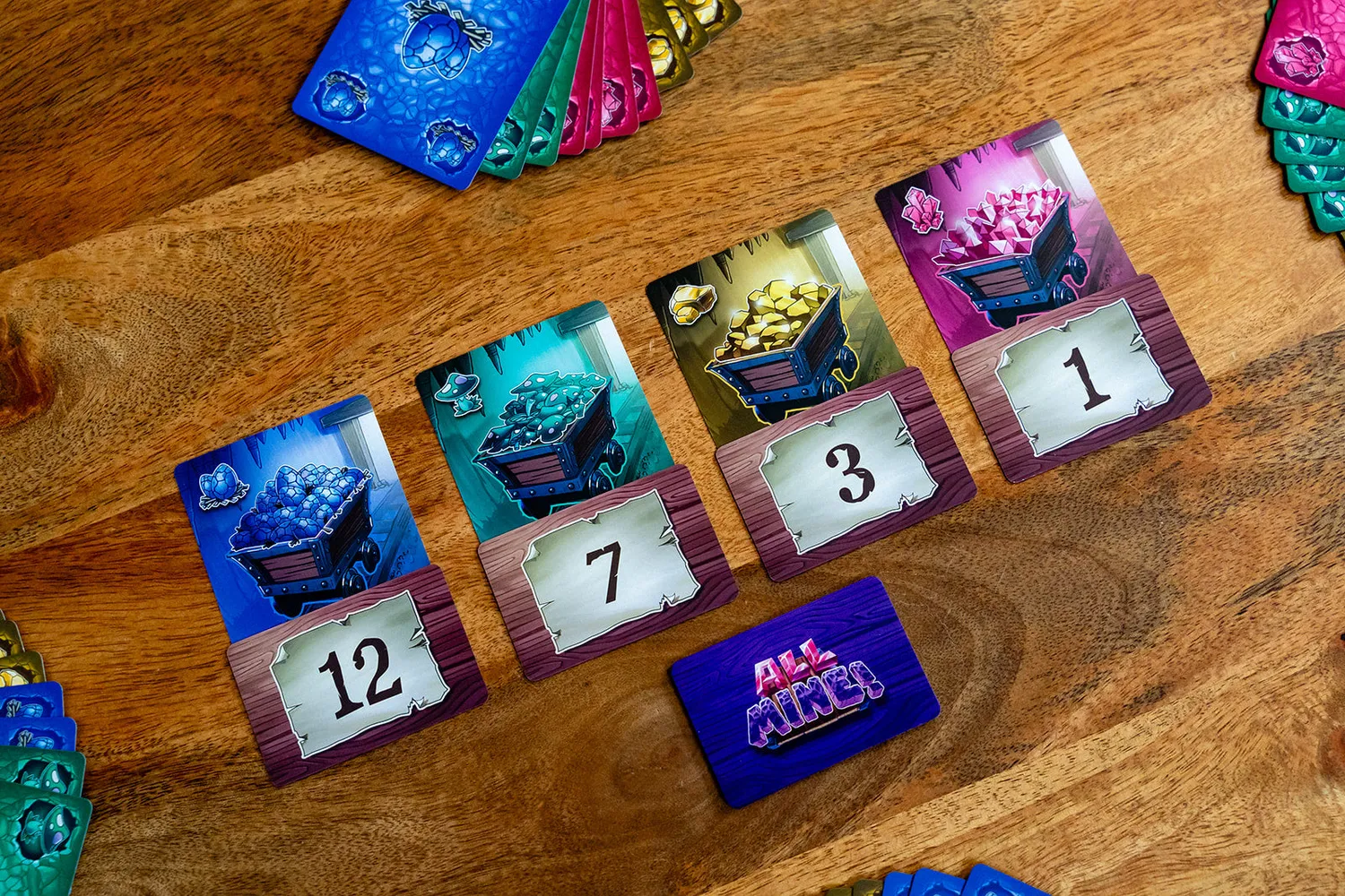 Capstone Games All Mine Stichspiel Kartenspiel mit Farb-Tipp