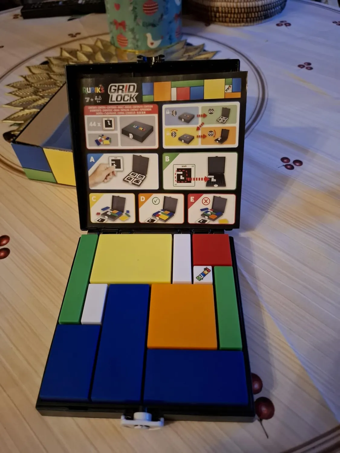 Rubik's Gridlock Knobelspiel mit 88 Aufgaben solo und Team
