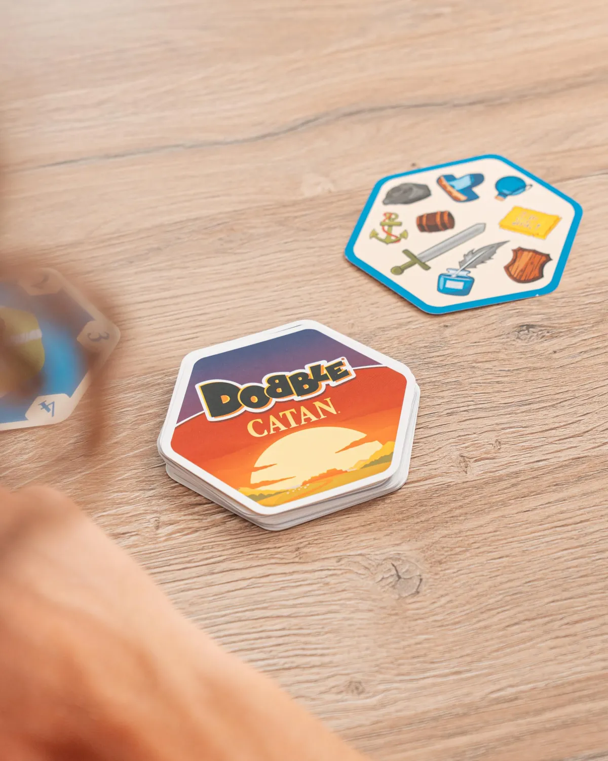 Asmodee Dobble Catan Kartenspiel Deutsch Familienspiel ab 8