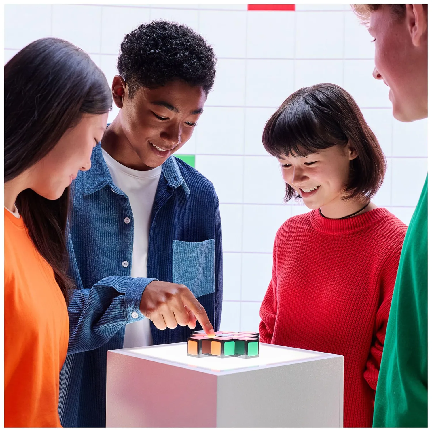 Rubik's Rush elektronisches Farbenspiel 1-4 Spieler ab 7 Jahren