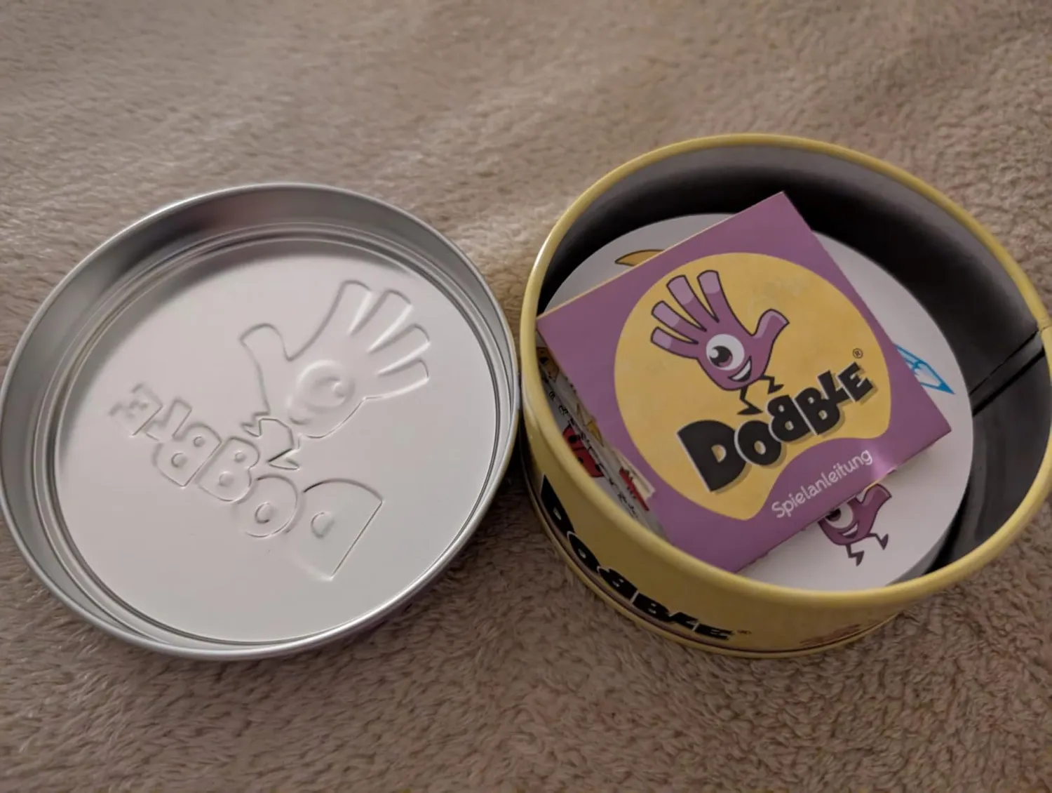 Asmodee Dobble Classic Kartenspiel Eco-Sleeve Symbole
