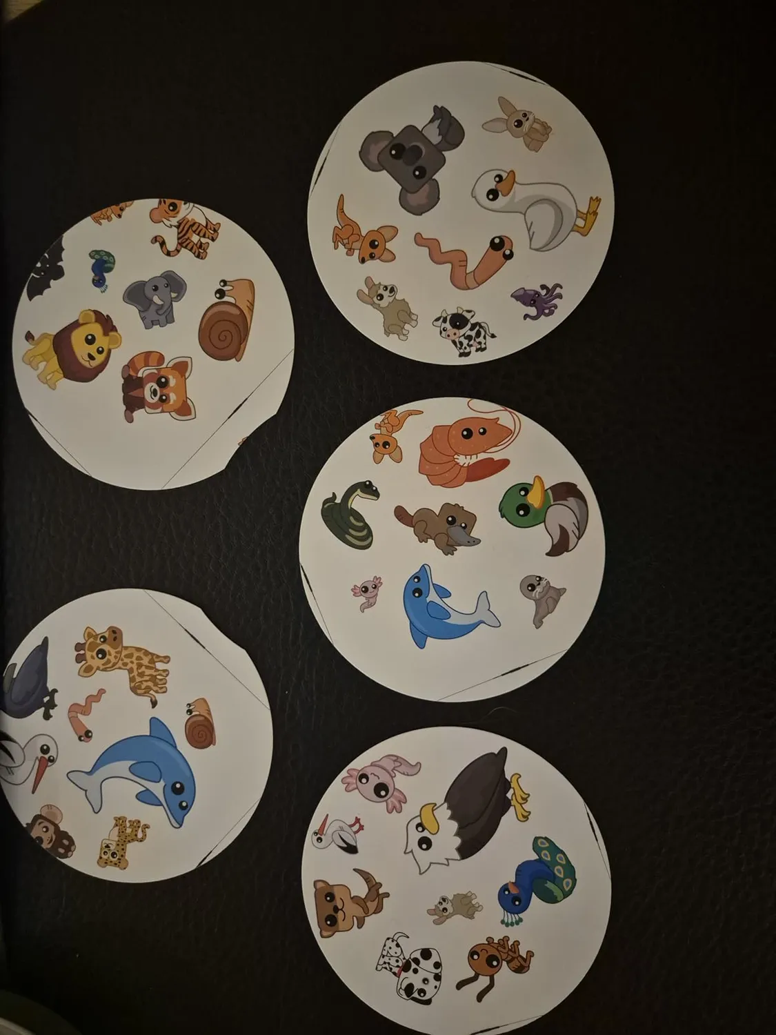 Asmodee Dobble Kids Kartenspiel Eco-Sleeves Tiermotive