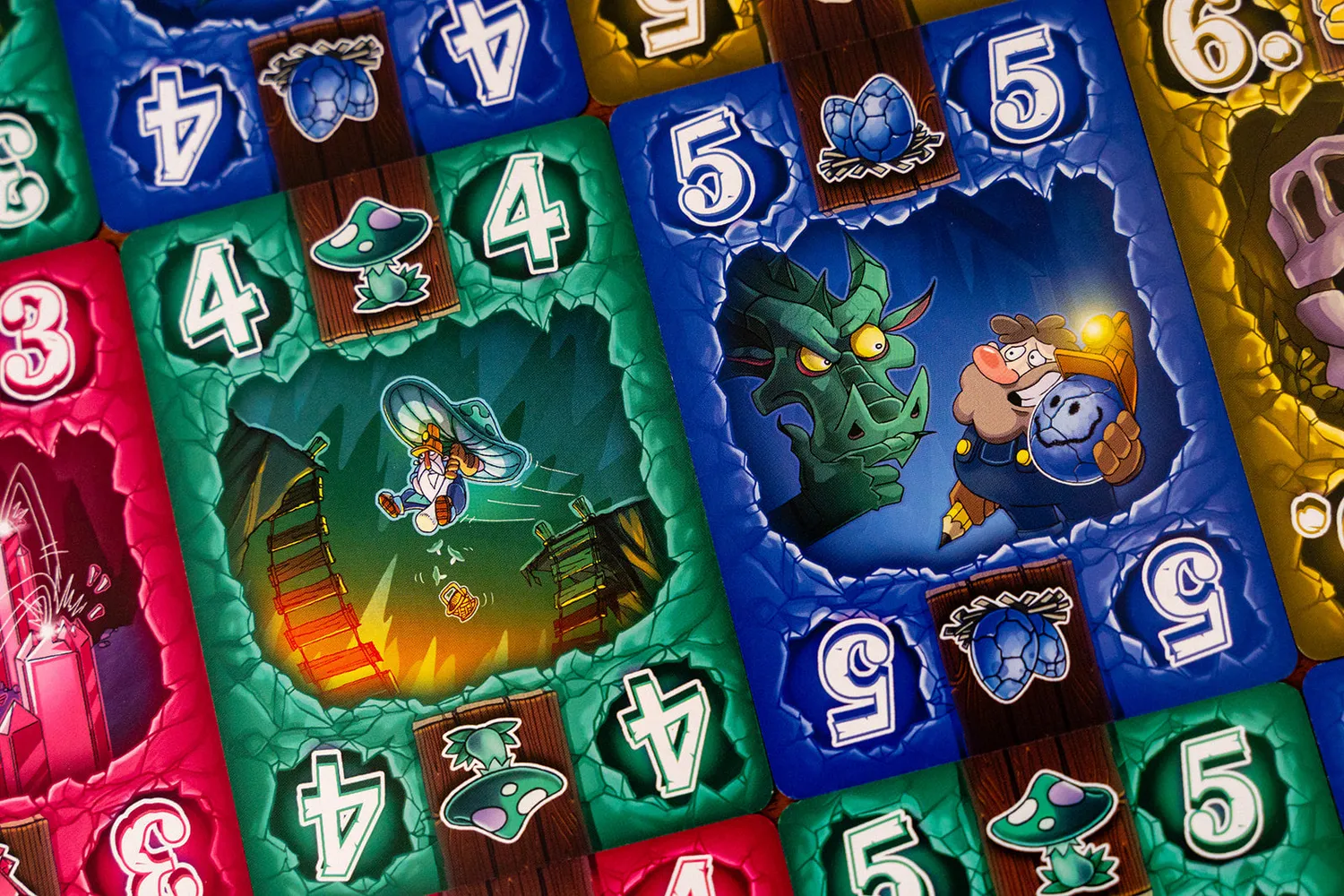 Capstone Games All Mine Stichspiel Kartenspiel mit Farb-Tipp