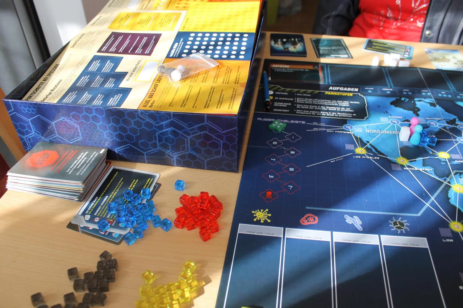 ZMan Pandemic Legacy Season 1 Brettspiel blau deutsch