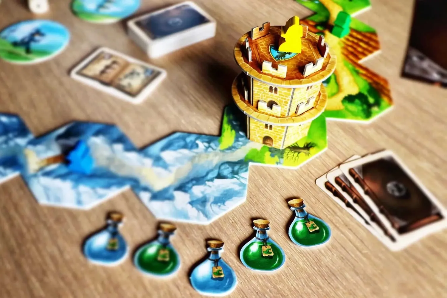 Capstone Games Wandering Towers Brettspiel Zauberer