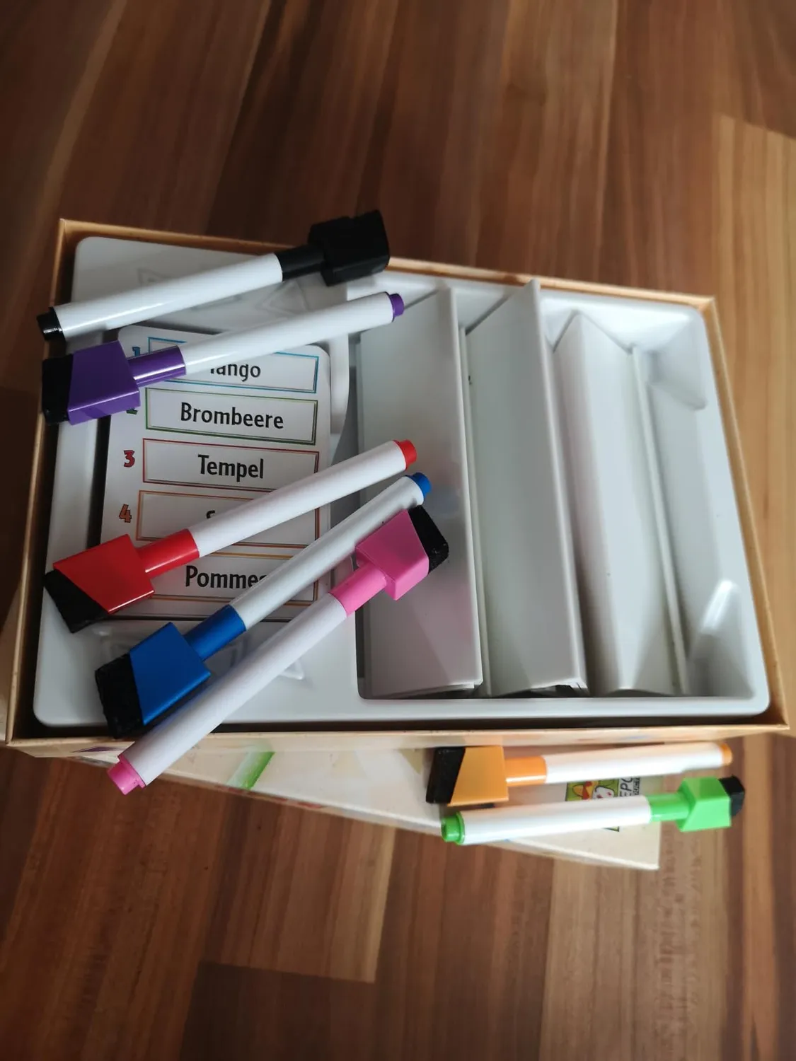 Asmodee Just One Grundspiel 2018 Partyspiel kooperativ