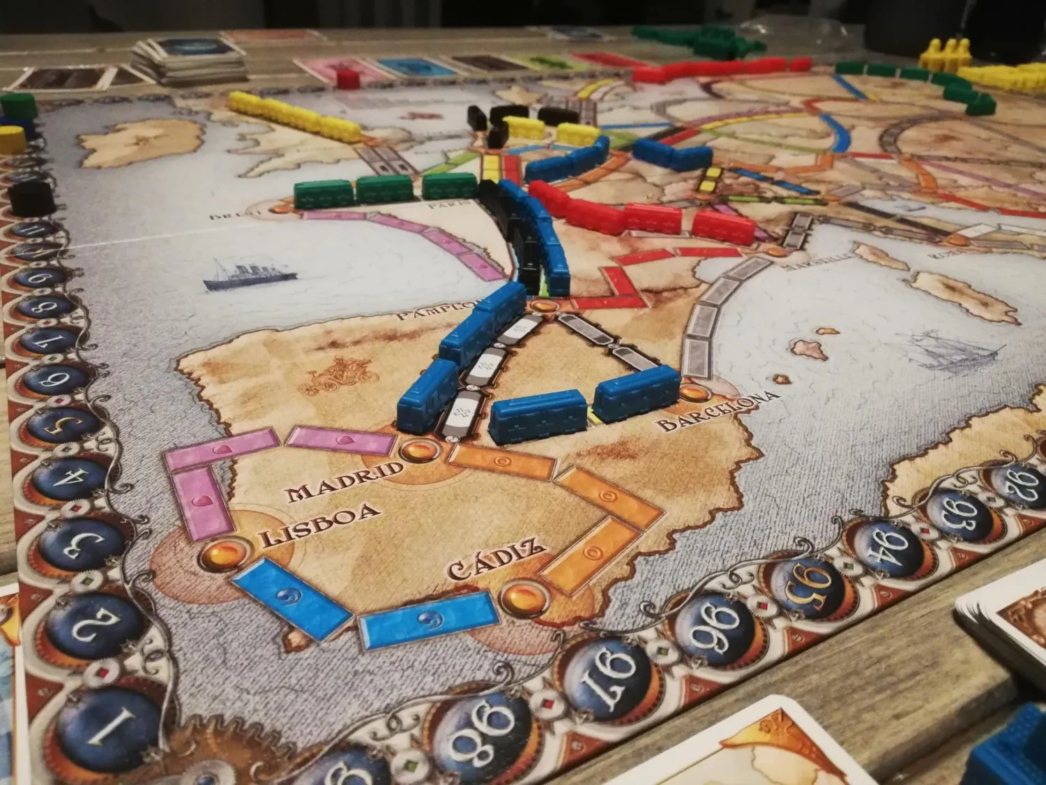 Zug um Zug Europa Grundspiel Brettspiel 2-5 Spieler Bahnhof