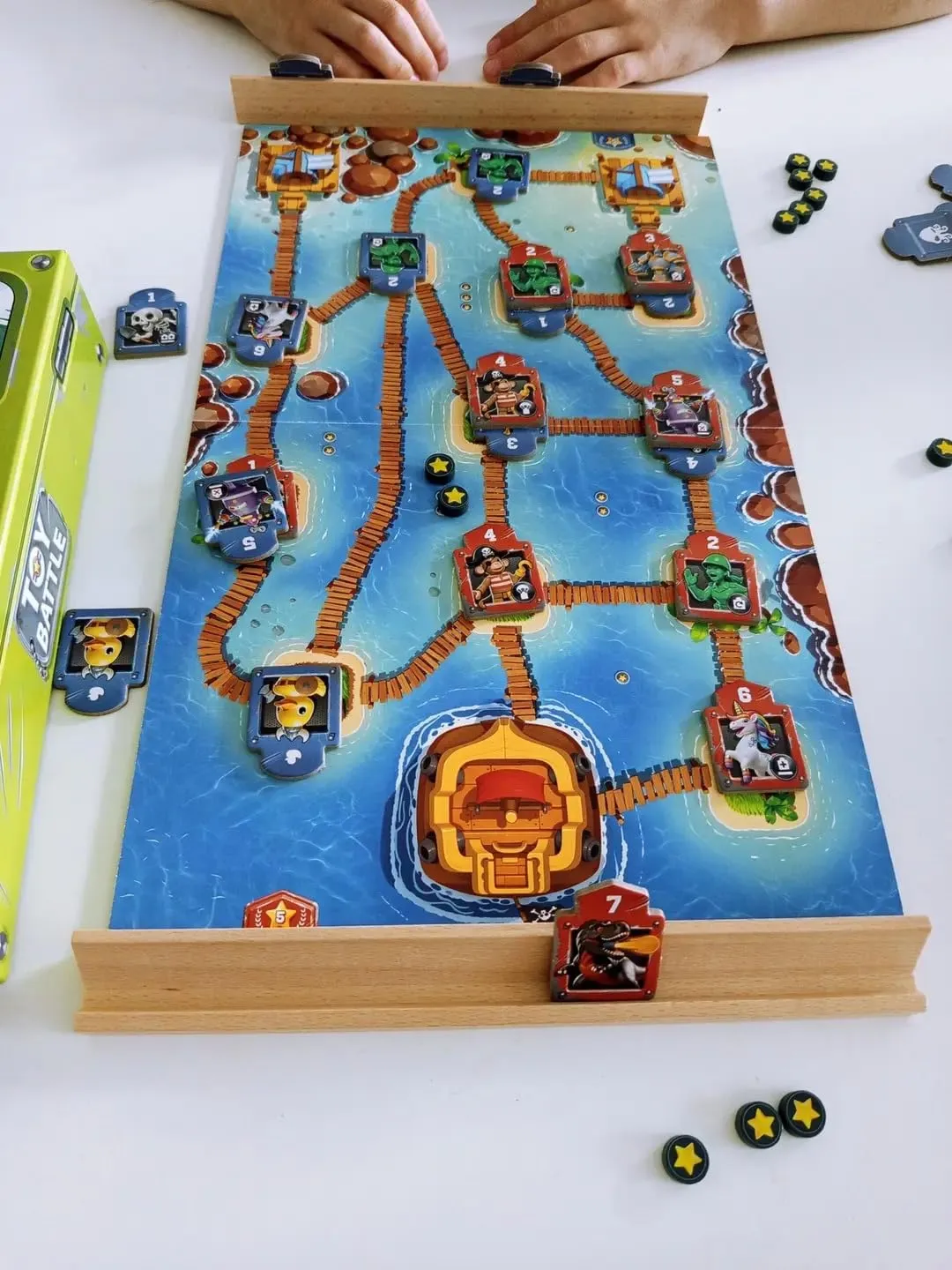 Asmodee Toy Battle Familienspiel 2 Spieler 8 Schlachtfelder