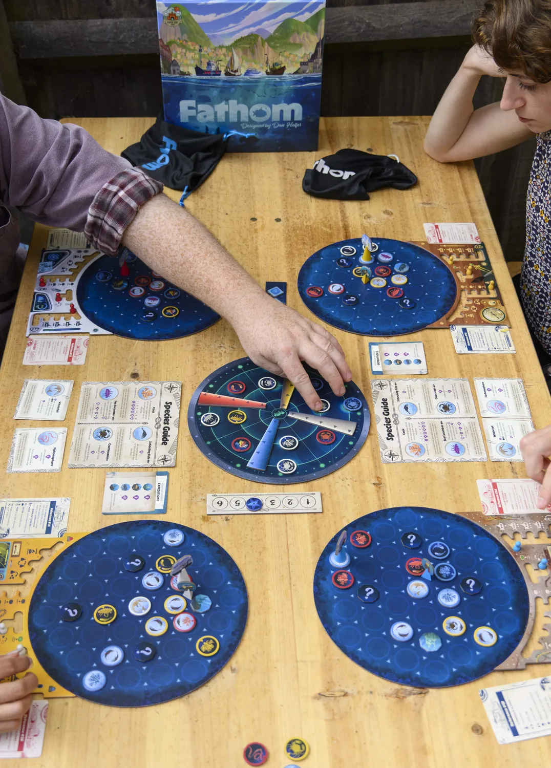 Paper Fort Games Fathom Deluxe Bundle Brettspiel Grundspiel + Holztiles
