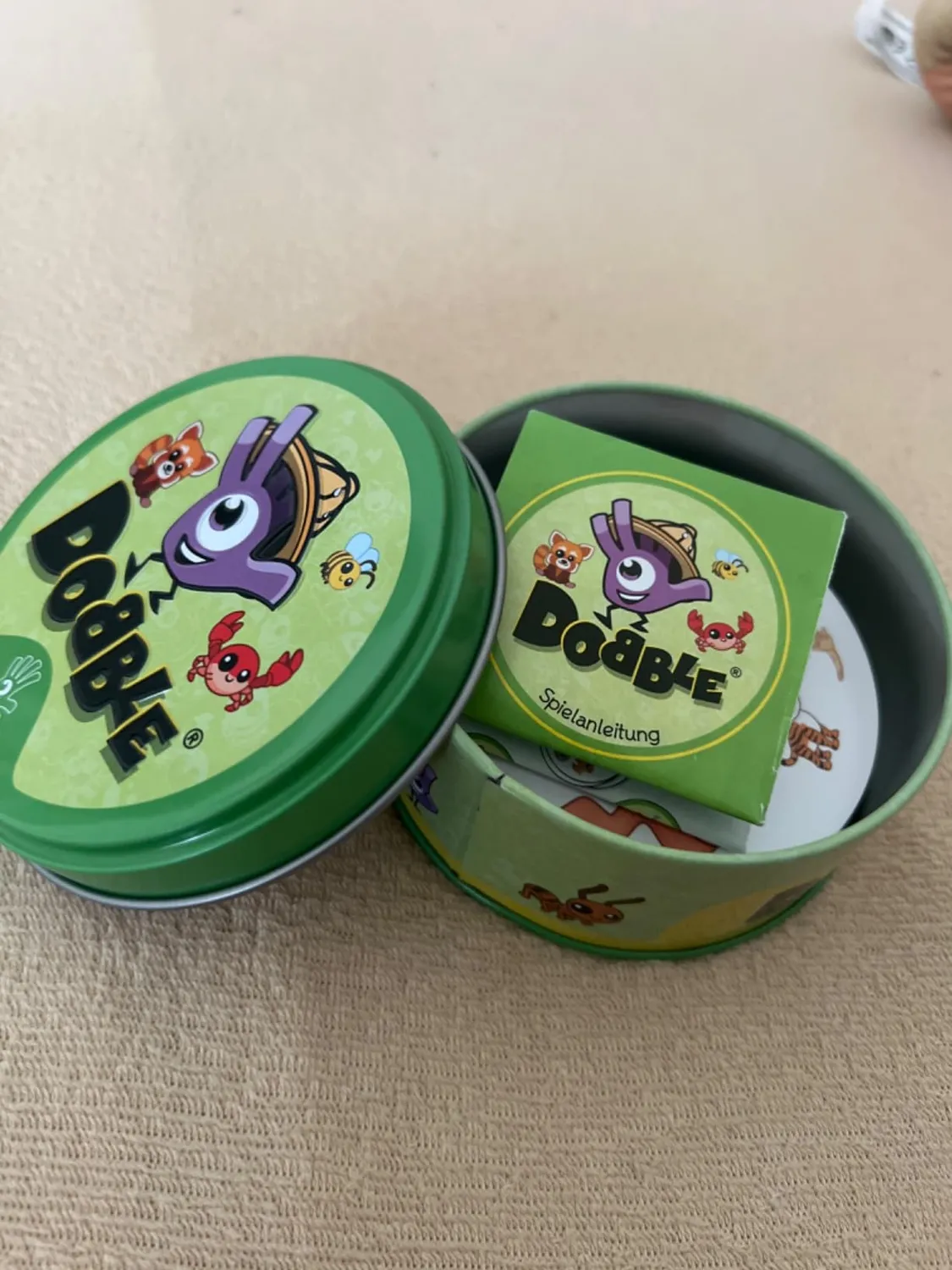 Asmodee Dobble Kids Kartenspiel Eco-Sleeves Tiermotive