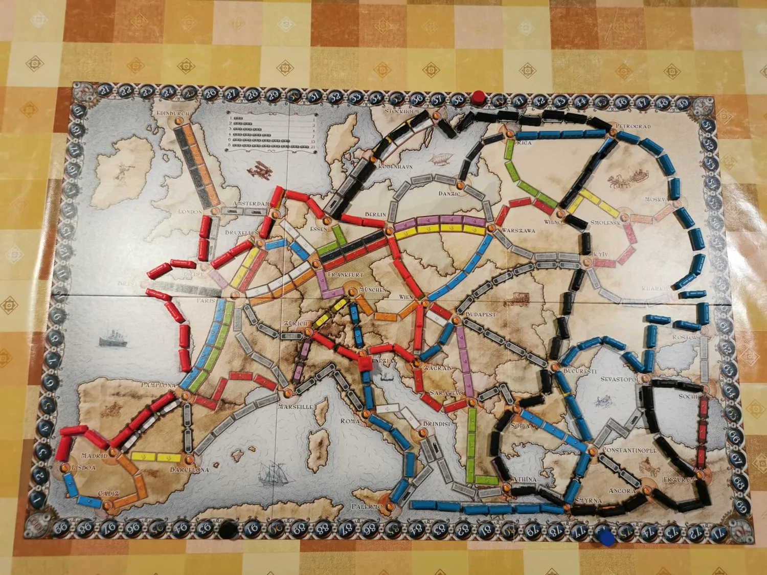 Zug um Zug Europa Grundspiel Brettspiel 2-5 Spieler Bahnhof