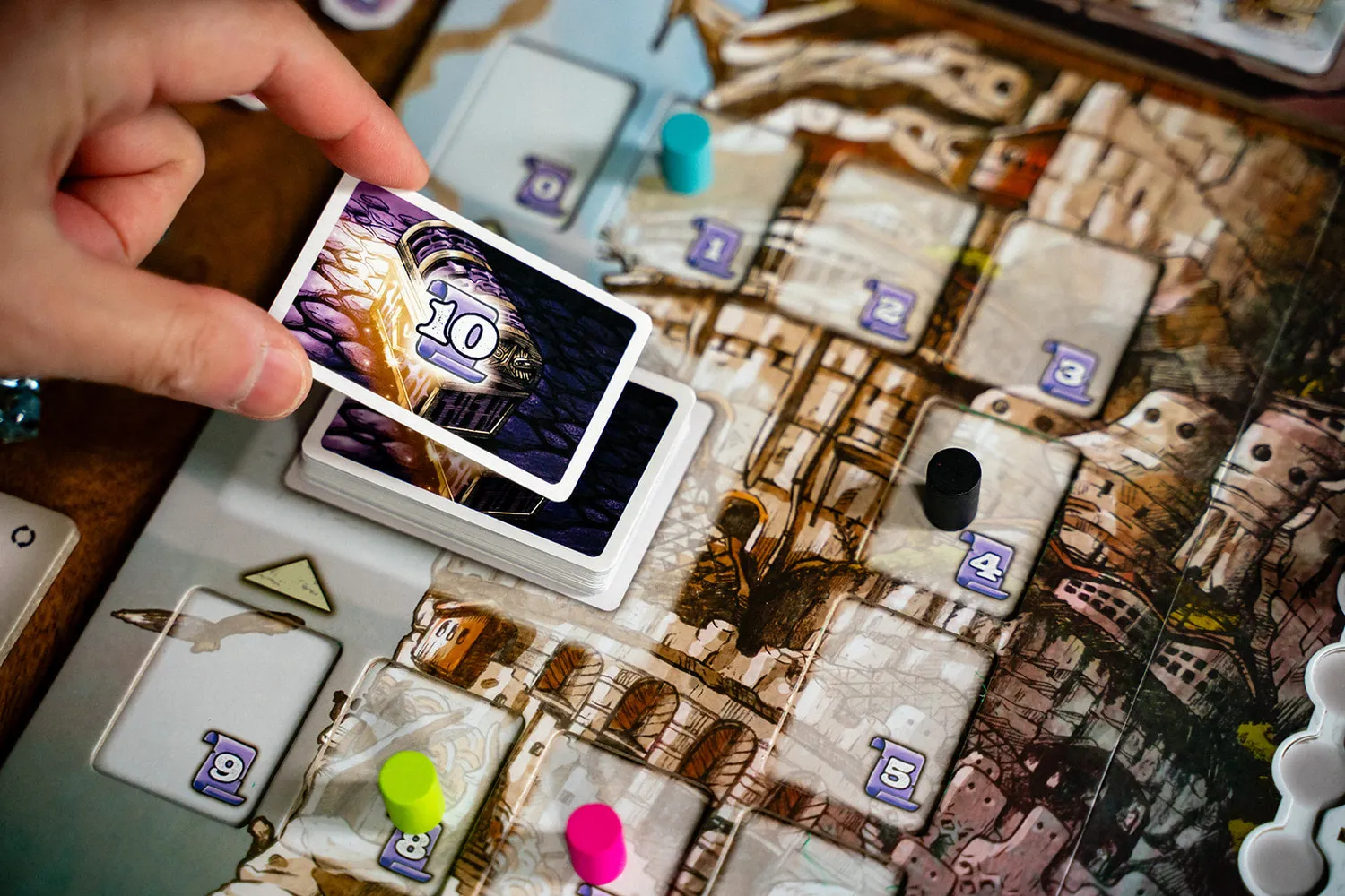 Capstone Games Falling Brettspiel Turm-Expedition