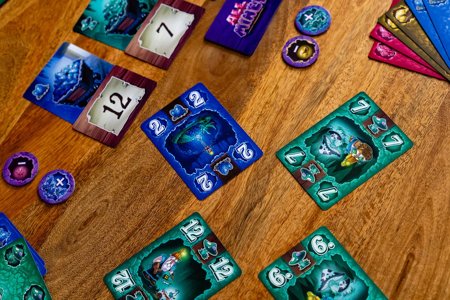 Capstone Games All Mine Stichspiel Kartenspiel mit Farb-Tipp