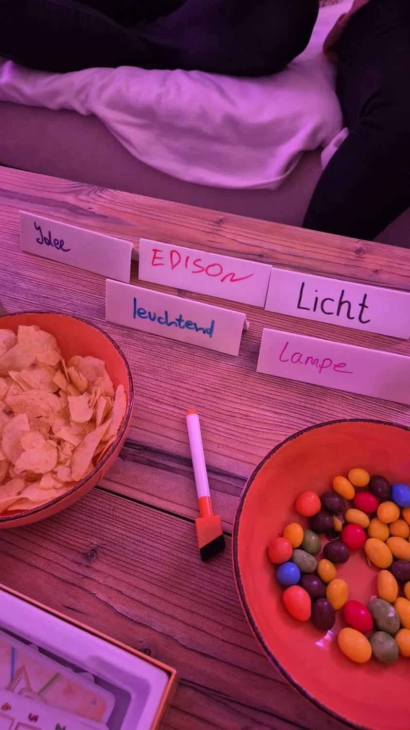 Asmodee Just One Grundspiel 2018 Partyspiel kooperativ